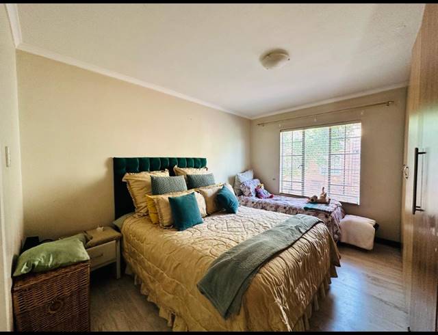 2 BEDROOM TOWNHOUSE FOR SALE IN CASTLEVIEW